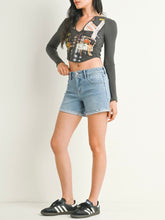 Load image into Gallery viewer, Mid Rise Fray Shorts - Light Blue
