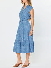 Load image into Gallery viewer, Floral Chambray Midi - Blue

