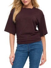 Load image into Gallery viewer, Woman wearing oversized brown ruched waist short sleeve tee paired with blue skinny jeans - 1
