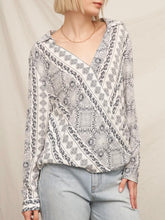 Load image into Gallery viewer, Bandana Print Long Sleeve Top - White/Navy
