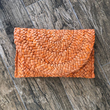 Load image into Gallery viewer, Chunky Straw Clutch - 9 Colors
