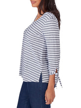 Load image into Gallery viewer, Textured Stripe Tee - Navy/White
