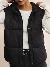 Load image into Gallery viewer, Essential Puffer Vest - Black
