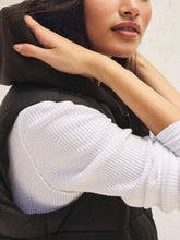 Load image into Gallery viewer, Essential Puffer Vest - Black
