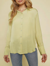 Load image into Gallery viewer, Light Satin Shirt - Pistachio
