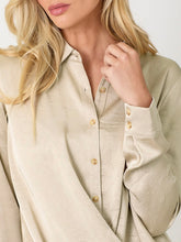 Load image into Gallery viewer, Satin Twist Top - Sand
