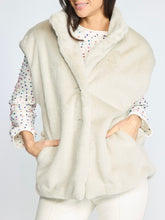 Load image into Gallery viewer, Stellar Faux Fur Vest - Sand
