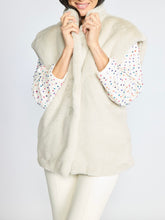 Load image into Gallery viewer, Stellar Faux Fur Vest - Sand
